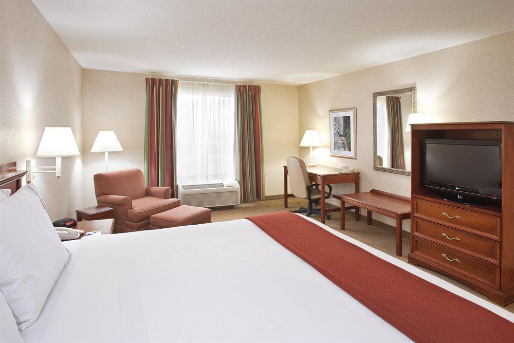 Holiday Inn Express Hotel & Suites Bowling Green By Ihg Номер фото